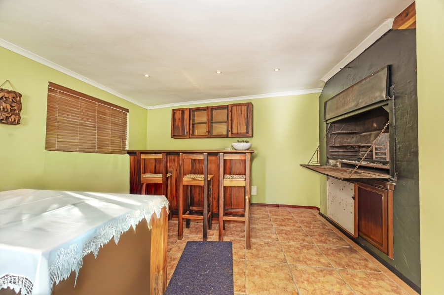 6 Bedroom Property for Sale in Door De Kraal Western Cape